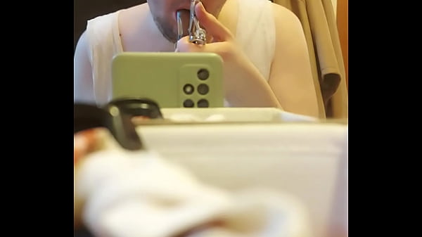 Play MP4 - stupid gay boy misses speculum hole