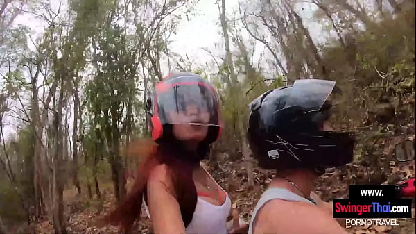 Asian amateur teen girlfriend visited a temple and thanked boyfriend later 