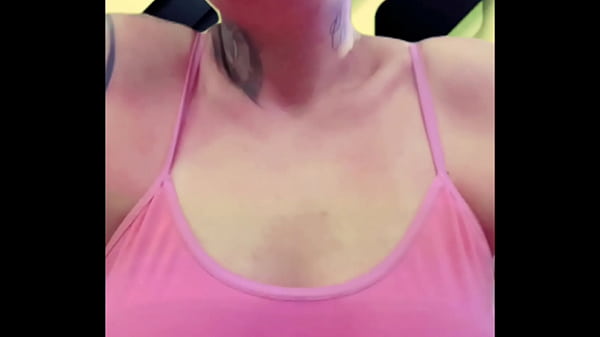 Play MP4 - Eu toda suada at&eacute; buceta escorrendo e louca de tesao na academia chamei minha amiga pra vim tomar banho comigo no vesti&aacute;rio &period;&lpar;Se pagamos ali mesmo publico&rpar;