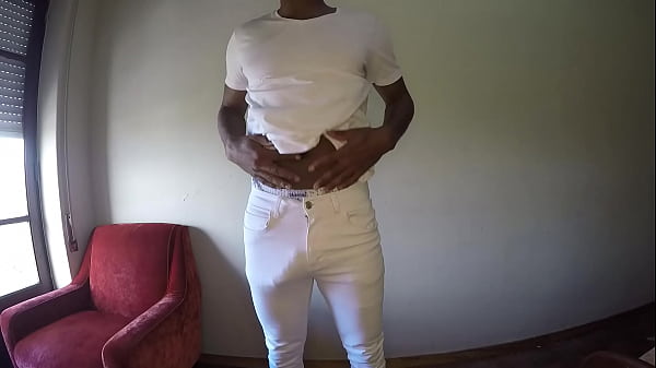 Eles E Elas Est&atilde;o Doidos Por Chupar Esse Grande Pau Preto thumbnail