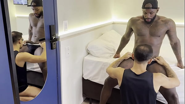 O neg&atilde_o baiano fodeu minha garganta at&eacute_ leitar