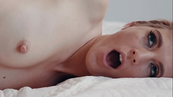 Lesbo Mona Walesanalled with dildo before sixtynine