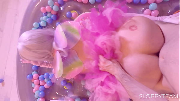 Huge white butt doggystyle big ass 