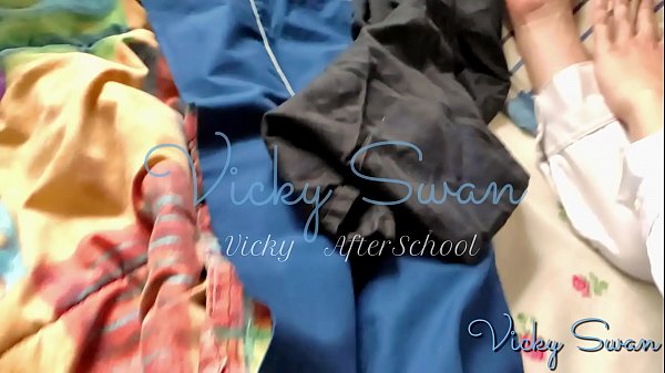 Play MP4 - reaches G spot Orgasm with classmates help