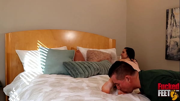 Sweet_Meaty Soled Brittany Shae Gets Her Toes And Feet_Covered In Cum!