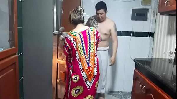 Mi hermanastrachupa mi polla_mientrasque nadie mas esta en casa