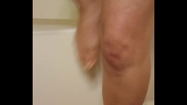 Nonton It Looked Smooth So I Rubbed My Wet Pussy On The Tub thumbnail