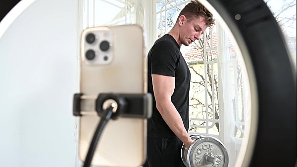 Nonton Hot And Horny Sophie Weber Stretches Her Ass With Neighbours Thick Cock Gp3165 thumbnail