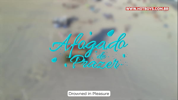 Play MP4 - O salva Vidas gostoso fez striptease pra mim