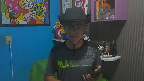 Loira e morena safada andando de_biquini na praia, para mais vídeos acesse:YouTube.com/ThonynhoVlogs