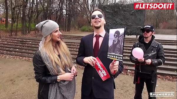 Nonton Letsdoeit Kim Mortenroe Stuffed By Big Mature Cock In Backseat thumbnail