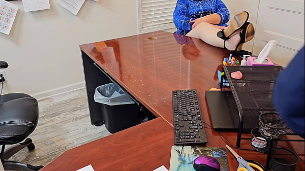 Play MP4 - My boss couldn&rsquo;t keep his hands off my big ass on my first day &lpar;Role Playing&rpar; husband & wife