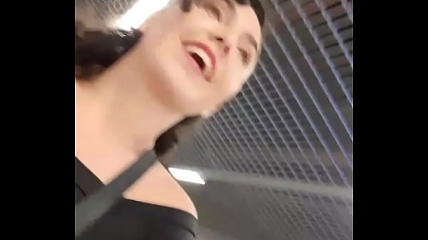 Play MP4 - Cheguei  em Bh&period;&period; desci do aviao sem calcinha&period;&period;&period; peguei uber e ja tava completamente melada