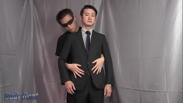 24歳のノンケ営業マン。 たまたま、休憩していたところをスカウトマンに捕まり出演交渉。 thumbnail