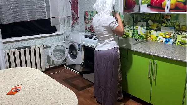 Play MP4 - Stepmom is standing in the kitchen and wants anal sex for her mature and big ass