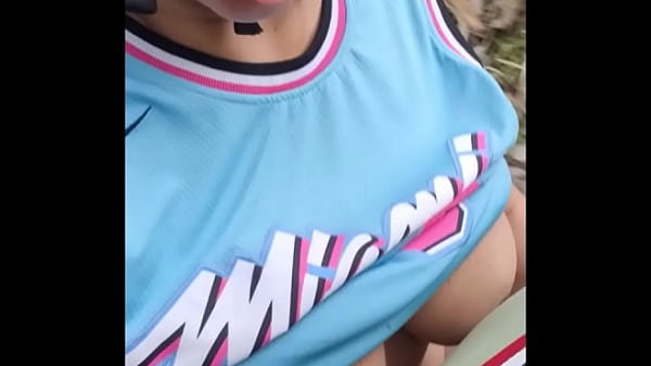 Play MP4 - Mi Hijastro Me Hace Mostrar Las Tetas En Publico Y Me Termino Follando En La Calle