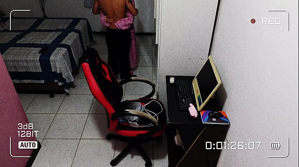 Casada traindo o marido com vizinho da casa ao lado