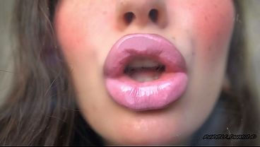 Nonton Naughty Step-mommy Pink Kiss And Intimate Creamy Lips thumbnail