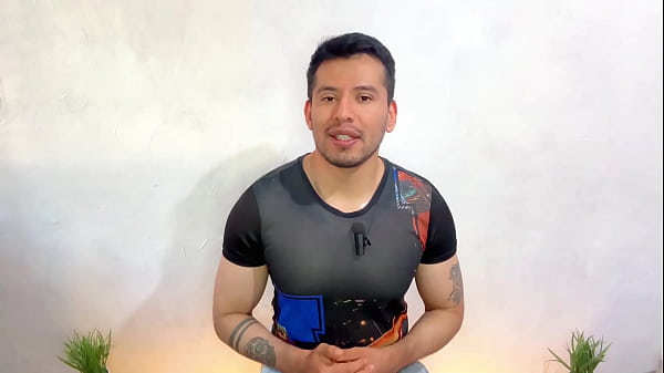 Joven de 20a&ntilde_os rellena el culo del Barbero Colombiano del barrio! Lo coge a pelo en su barberia- Relato sexual