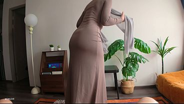 Nonton Step Mom With Big Round Ass Accidentally Caught My Morning Boner thumbnail