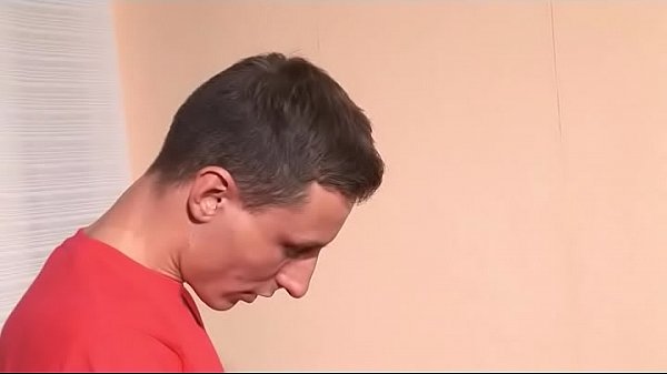 Play MP4 - Geile Hausfrau bl&auml;st ihren Typen