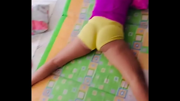 Mi Sexy Hermanastra Toma Una Siesta En La Sala Con Ropa Muy Provocativa, No Me Resisto Y Le Rompo El Culo Antes De Que Llegue Alguien A Casa. thumbnail