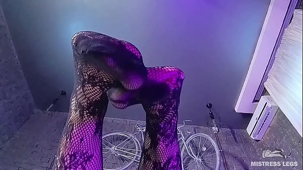 Goddess big booty and cute feet pov worship