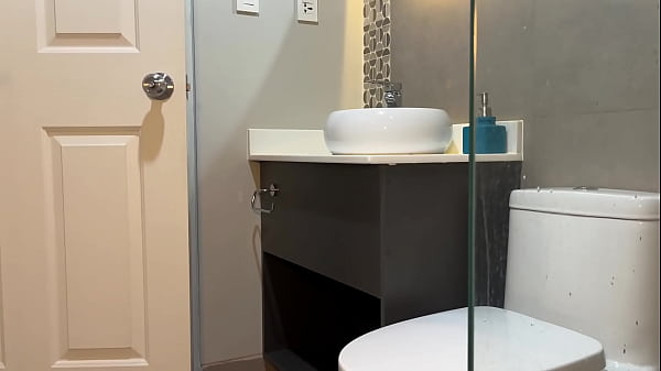 Nonton Peeing After A Workout | Gym Clothes thumbnail