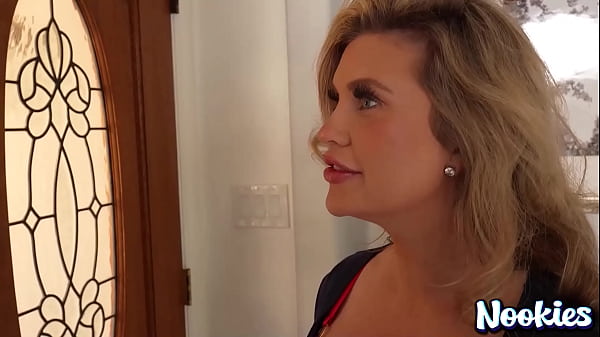 Play MP4 - Extra Sausage&colon; MILF Andie Anderson