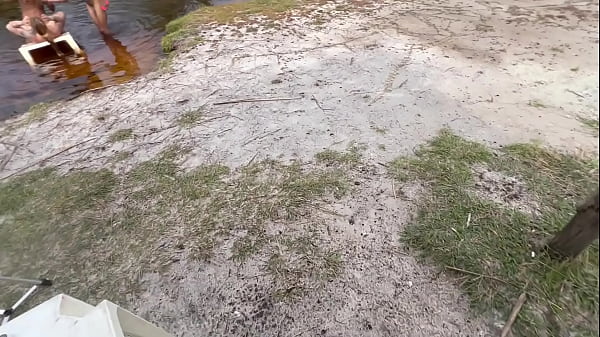 Play MP4 - Fui fazer putaria na praia de nudismo com minhas amigas gostosas