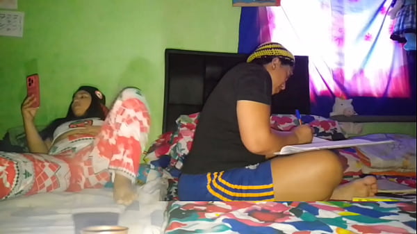 Nonton Me Masturbo Mi Gran Co&ntilde;o Mientras Mi Hermanastra Hace La Tareas De La Uni Dad thumbnail