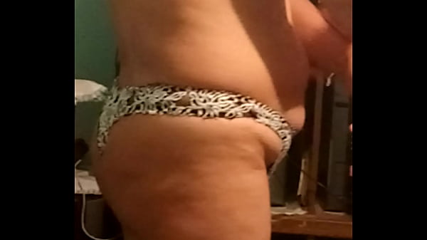 Alistandose para ir a la cama