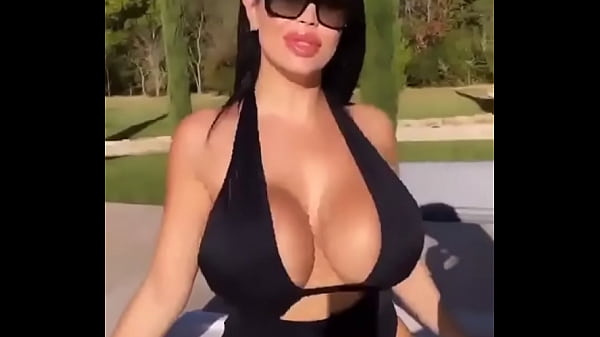 Las lesbianas de tus primas tetonas en el jacuzzi 