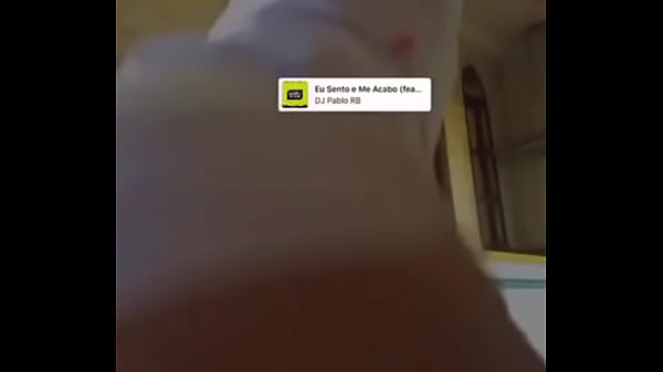 Mya cadela dan&ccedil_ando