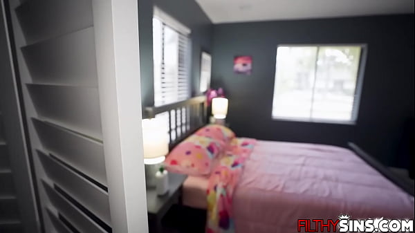 Nonton Peter Green Spying On His Hot Stepsister Lexi Victoria thumbnail