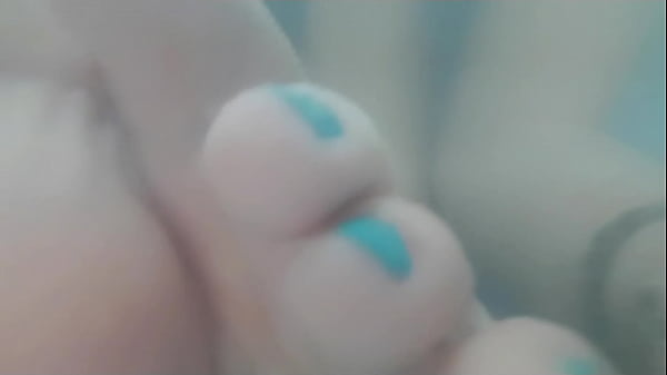 Play MP4 - Tiny preview of underwater foot worship
