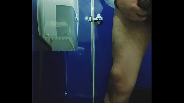 Play MP4 - Sigo ense&ntilde;ando culo en los ba&ntilde;os&comma; casi lo logro&period;&period;&period;
