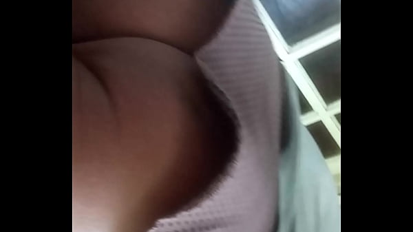 Gosta de mostrar a bundinha, nunca vi 