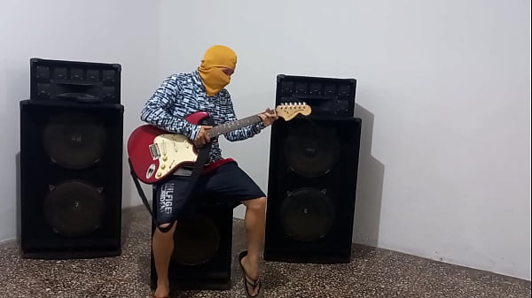 Nonton Trio De Musicos!! El Guitarrista Llamo A Su Amiga Para Tener Sexo, Luego Pidio Compa&ntilde;ia De Un Macho Pesado Para Acompa&ntilde;ar El Sexo De Fantasia. Trio Real Casero De Musicos Calientes thumbnail