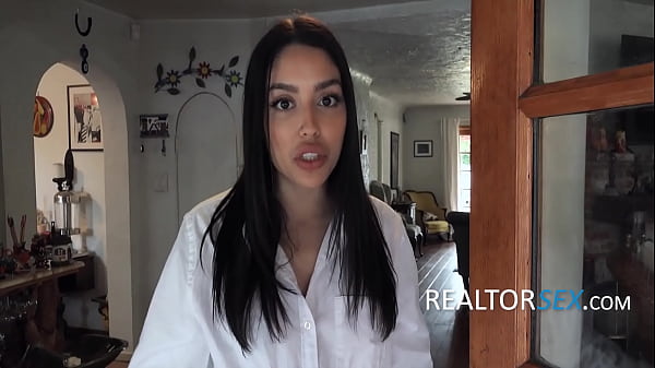 Realtor Fucks_For A Piece Of Hot NeighbourhoodProperty