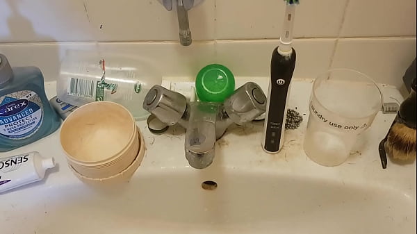 Nonton Untidy Flat Needs A Good Sorting Out thumbnail