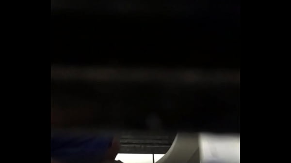 Espiando en el ba&ntilde_o