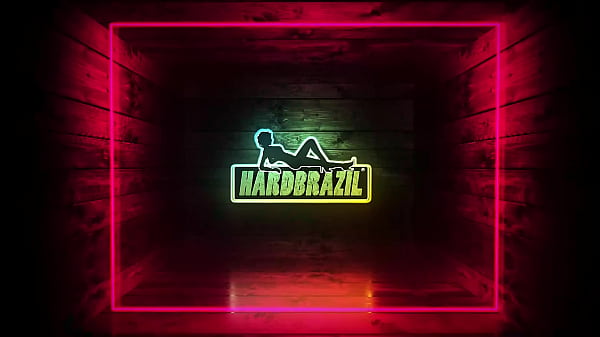 Raquel milher levando madeira no rabo 