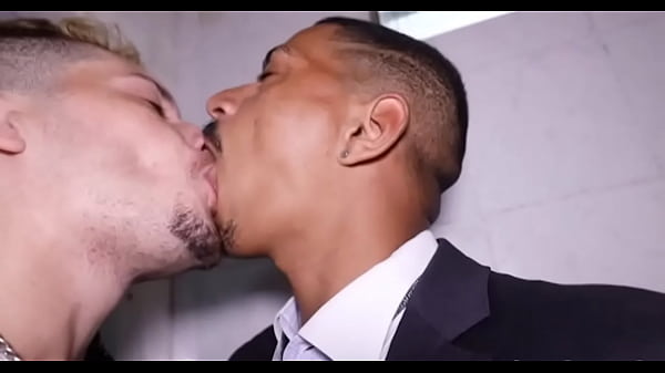 Play MP4 - Fudendo o funcion&aacute;rio do Banheiro