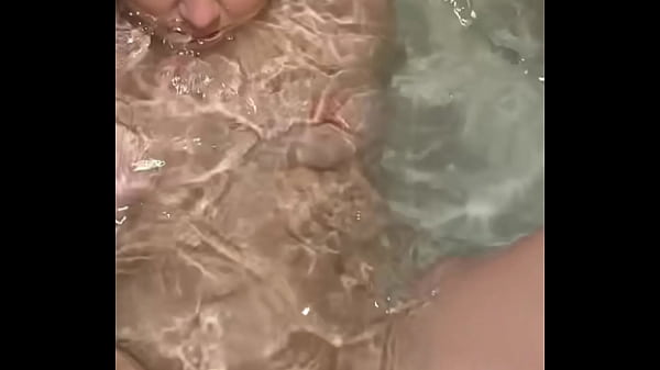 Leda lotharia horny stepdad fucks her face while she&rsquo;s taking a bath