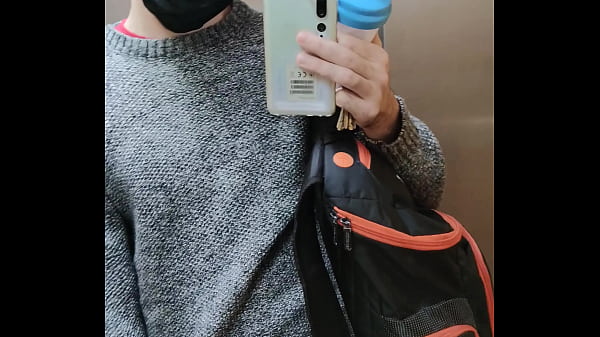 Play MP4 - Vecino me pilla con la polla fuera