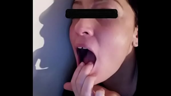 Nonton Assuming The Pose thumbnail