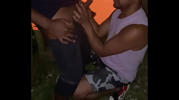 Play MP4 - Mamando h&eacute;tero casado na obra