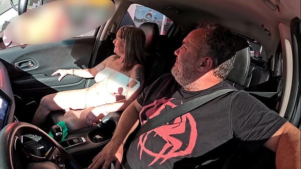 Play MP4 - Nana Fontanelli a m&atilde;e de Julia Fontanelli entrou na carona e levou ferro e gozada dentro