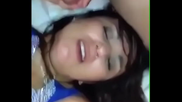 Play MP4 - Extasis de joven gordita con dos vergas